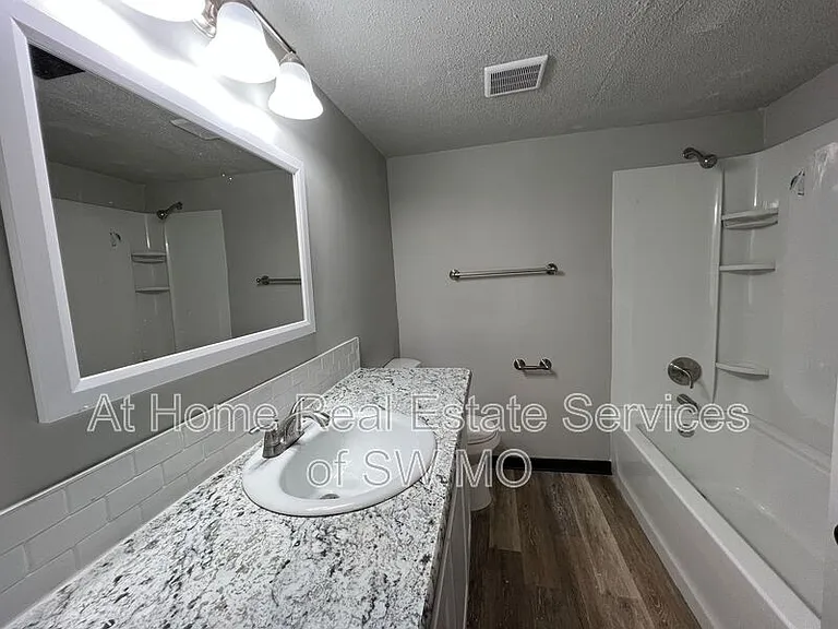 1242 E Cherry St #304 — Photo 8