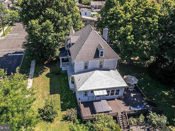 3rd image of 800 Belmont Ave