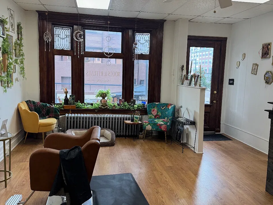 556 N New St #1