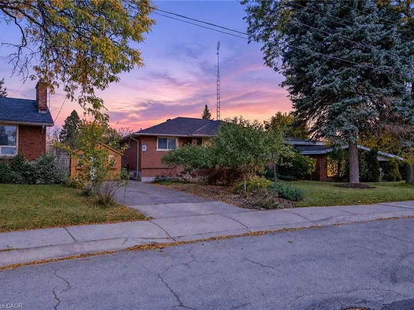 6 Sandringham Ave, Hamilton, ON L9C 2H4
