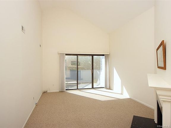 4th image of 30 Rowayton Woods Dr Unit 30