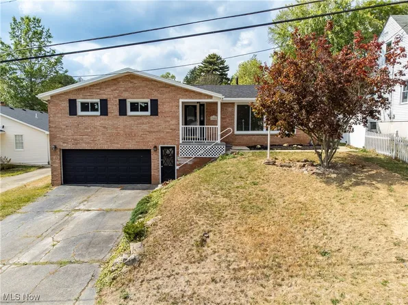 300 Beechwood Blvd, Wintersville, OH 43953