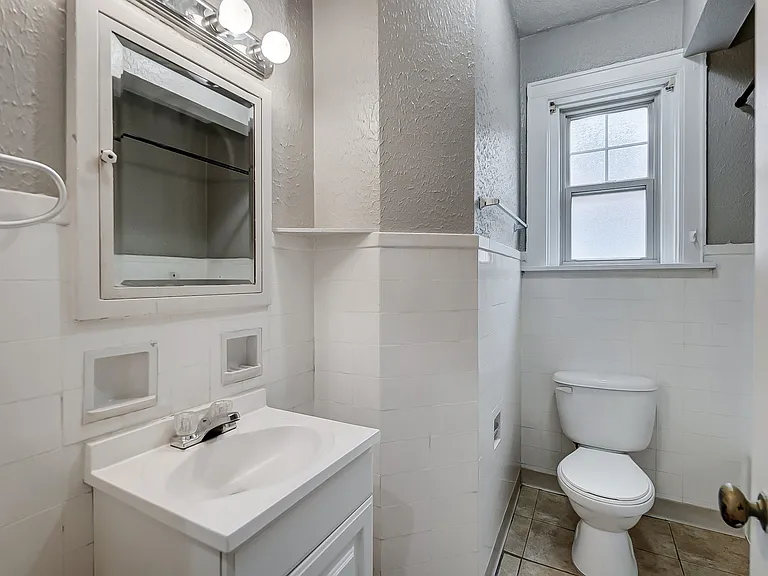 2560 Madison Rd #6 — Photo 11