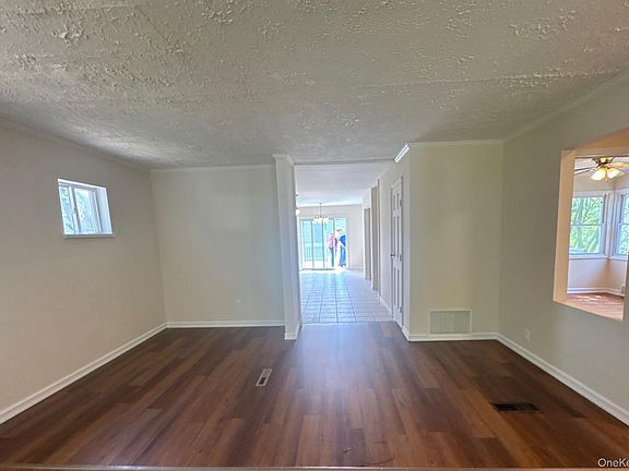 3rd image of 6900 Main Bayview Road