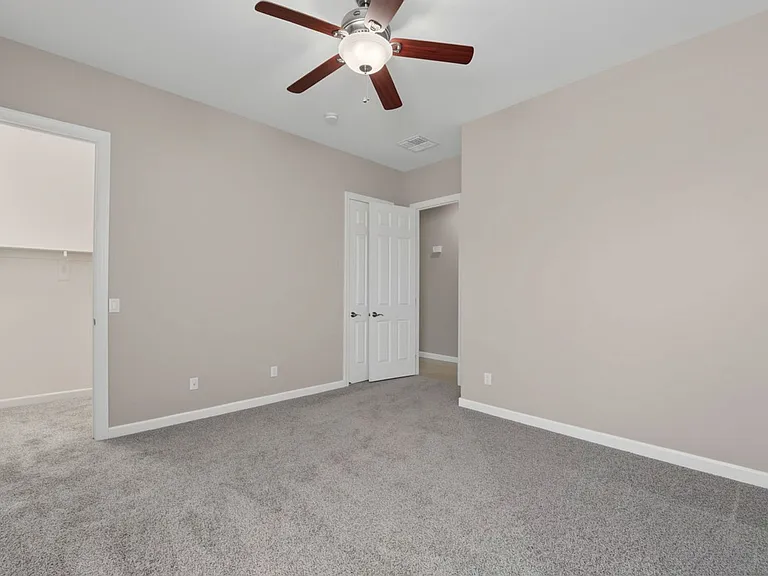7813 S 31st Ter — Photo 31