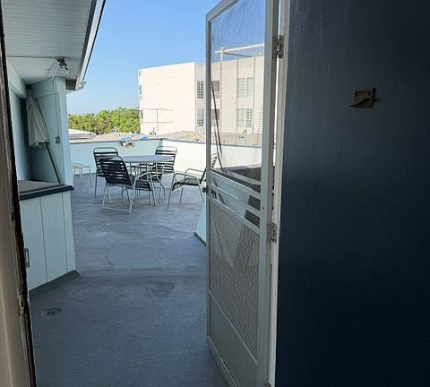 5th image of 1422 N Sweetzer Ave #3e700fc60