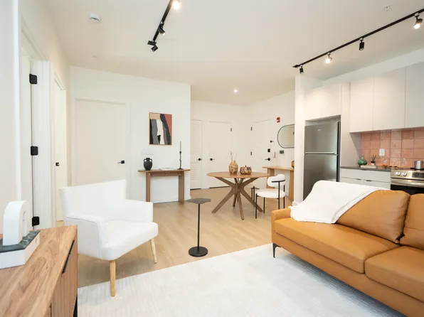 328 Pacific Avenue image 2 of 43