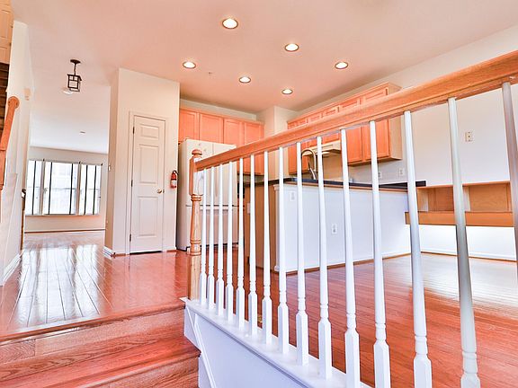 4th image of 526 Redland Blvd
