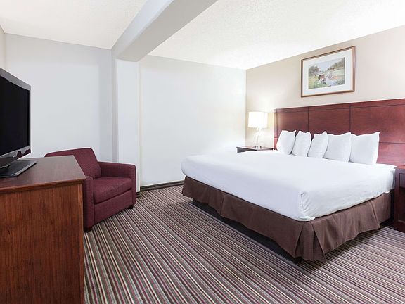 4th image of 250 Municipal Dr #202