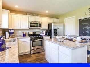 1062 Chestnut Dr, Pingree Grove, IL 60140