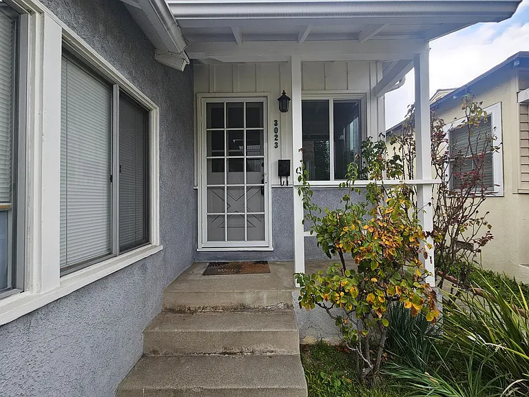3023-3025 Community Ave — Photo 1