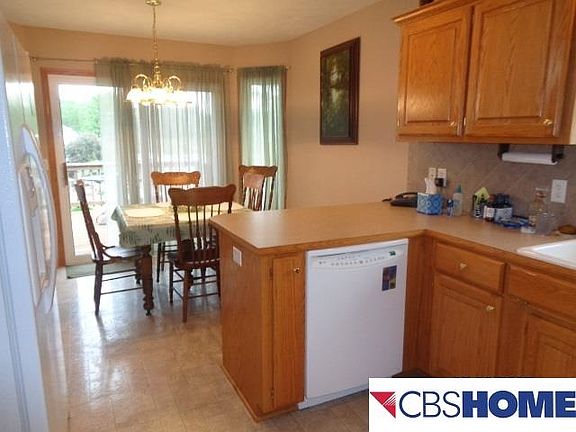 3rd image of 2705 Lakeview Cir