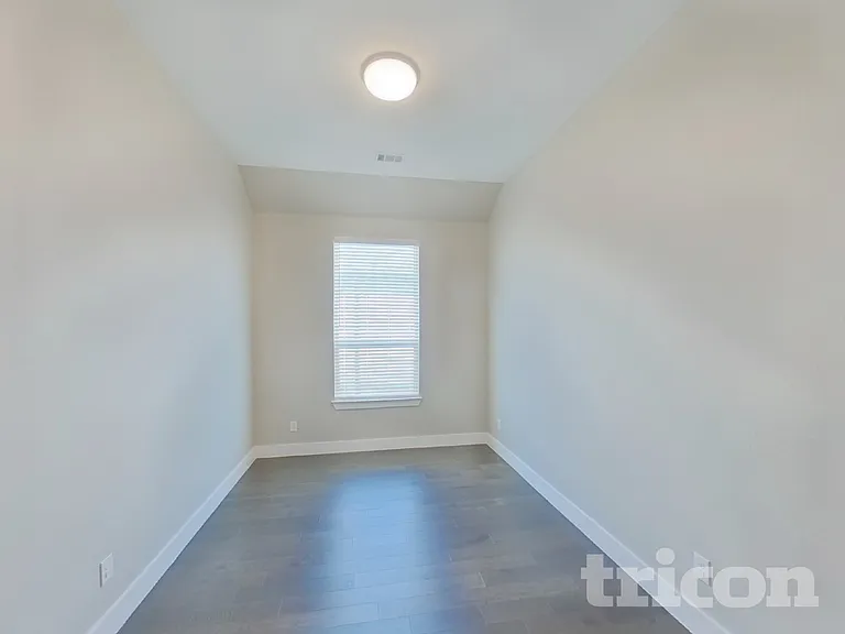 1008 Faringdon Dr — Photo 4