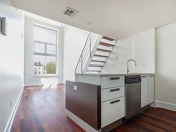 3rd image of 18 Meserole St APT 1