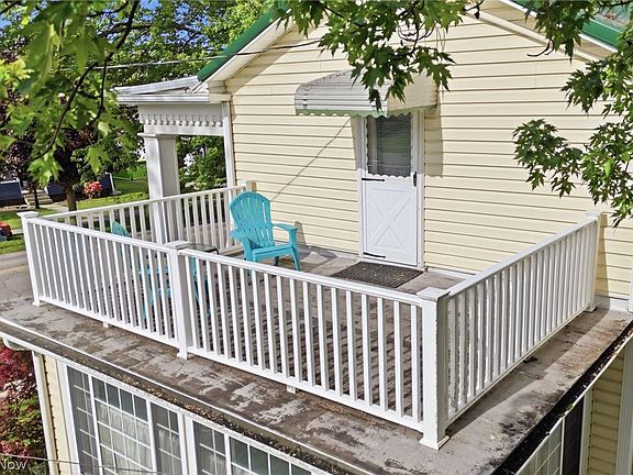 4th image of 127 E Main St