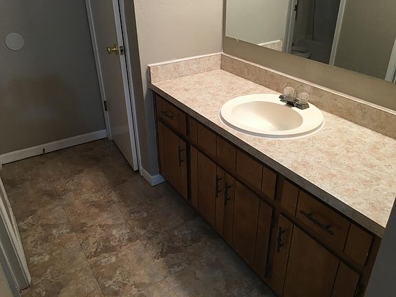 4th image of 3206 Ginger Dr APT B