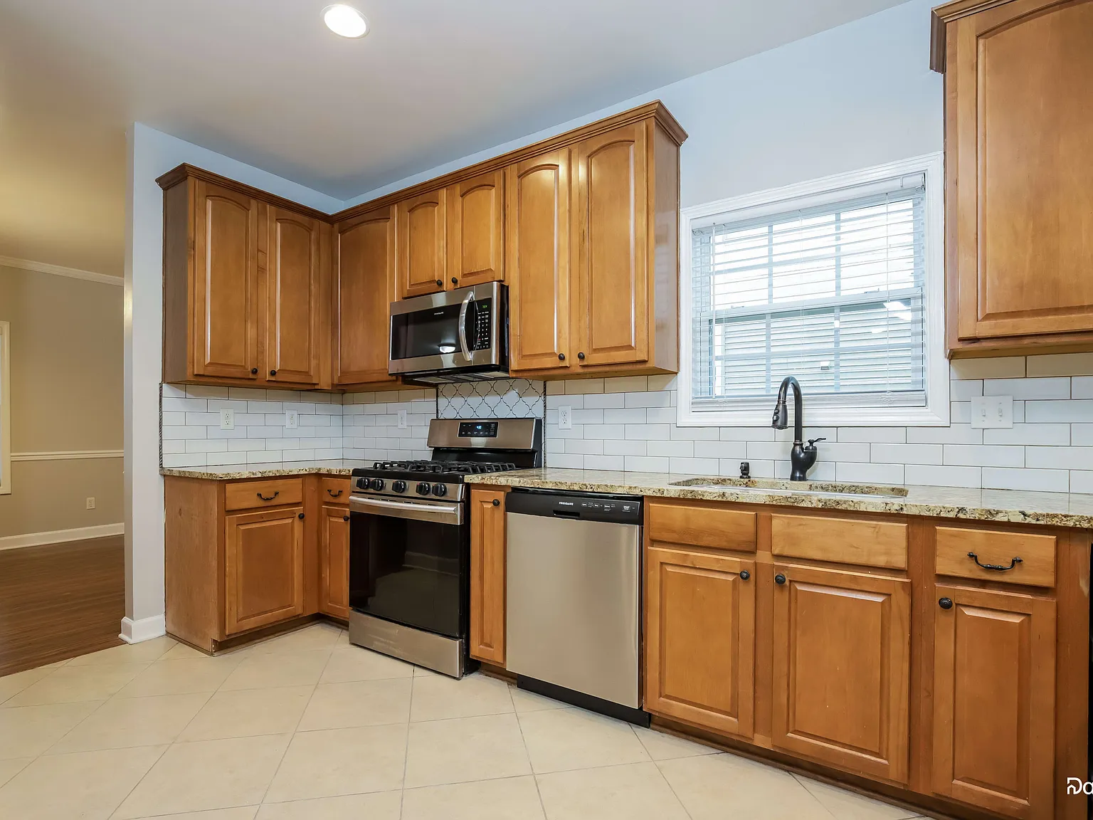 5 bed, 2.5 bath, 2720 sqft, $2,100 — Photo 4