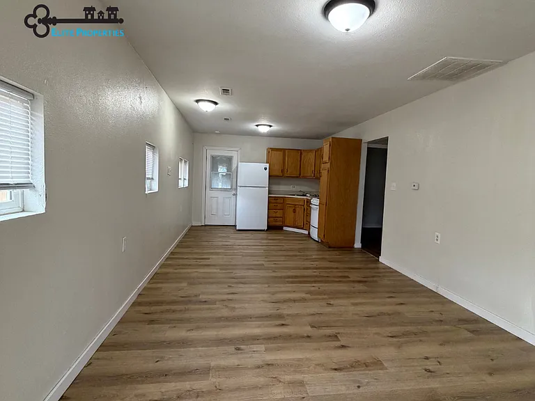 1205 S Market St — Photo 3
