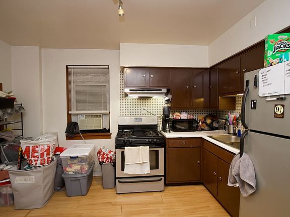 3rd image of 1473 W Erie St #F2