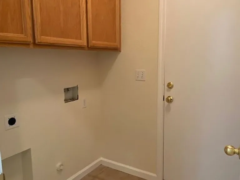 216 Shanley Ct — Photo 7