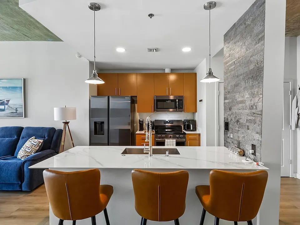 923 Peachtree St NE #1930