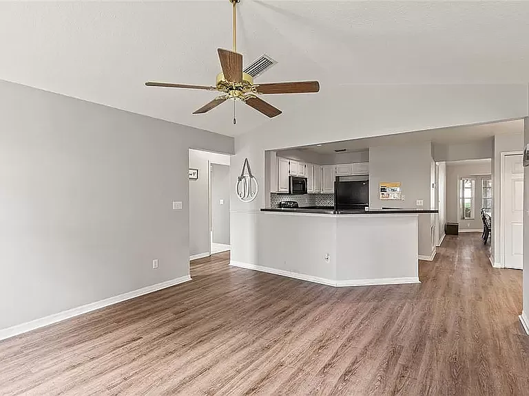1547 Spring Ridge Cir — Photo 3