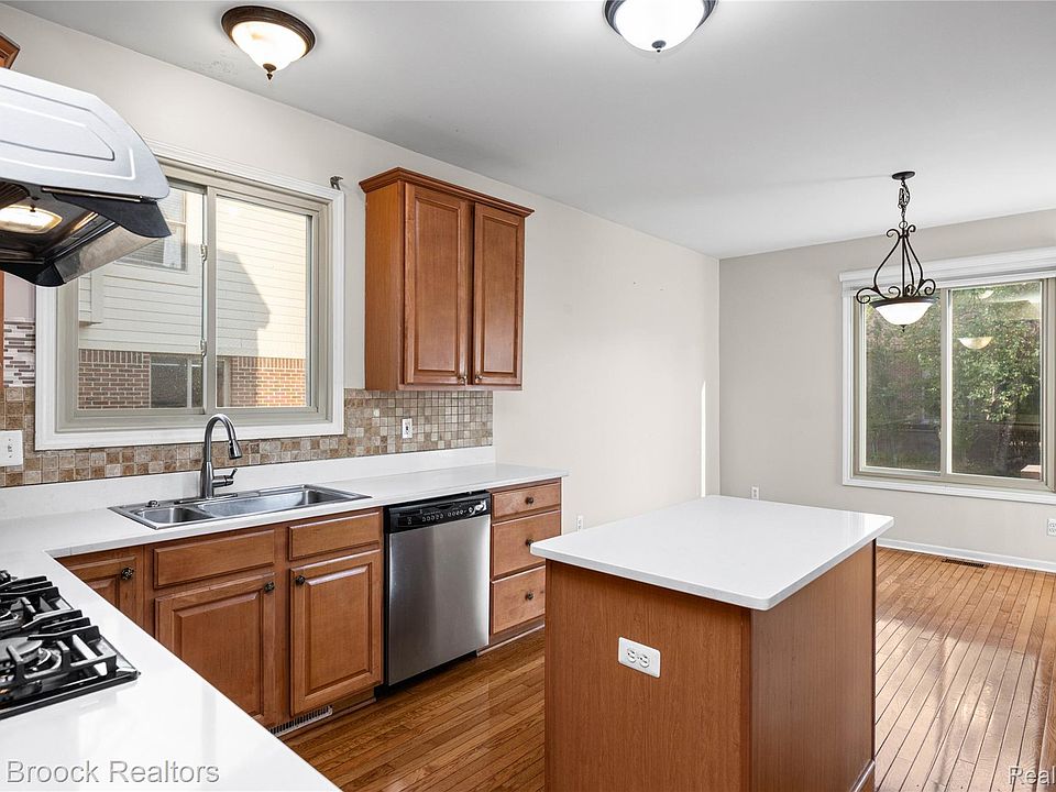 41605 Burroughs Ave, photo 15