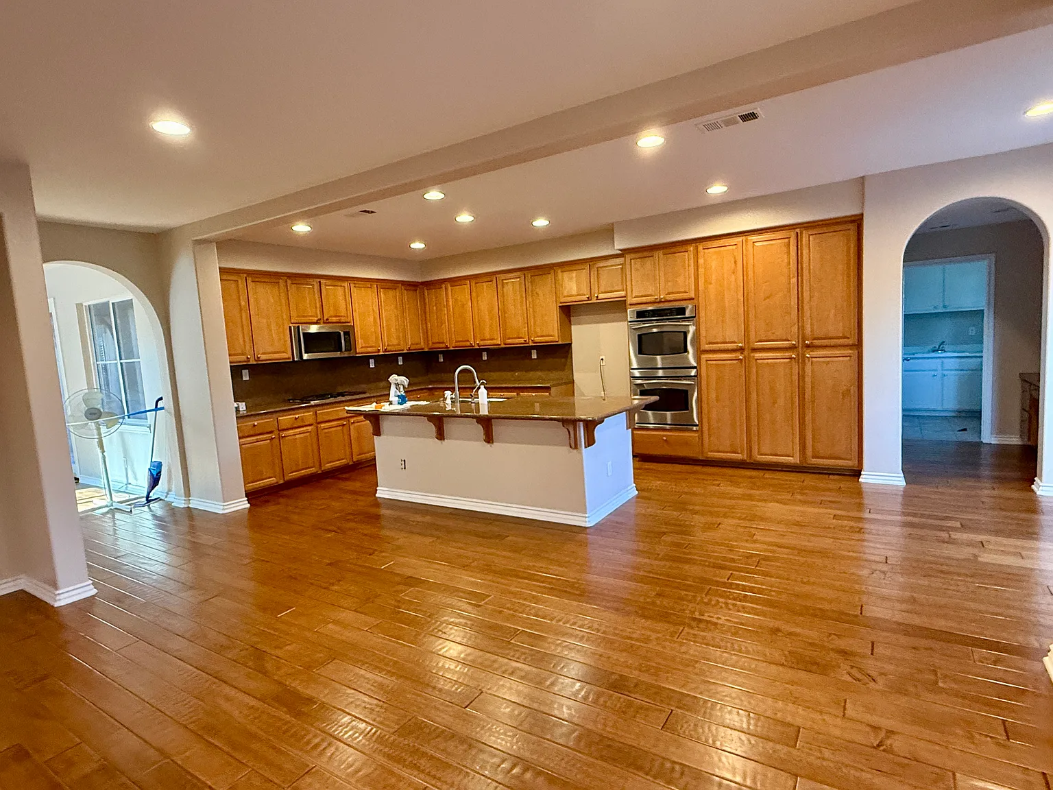 5 bed, 3479 sqft, $4,600 — Photo 3