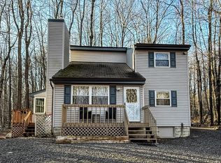 95 Creekview Dr W, Clifton, PA 18424