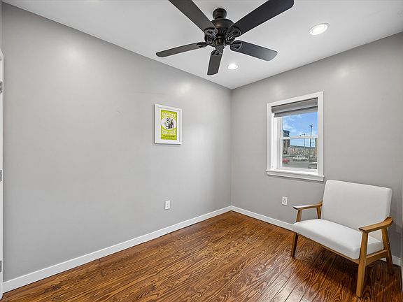 4th image of 2663 Martha St