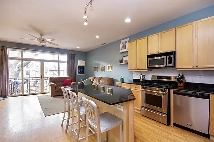 1639 N Oakley Ave #2 — Photo 9