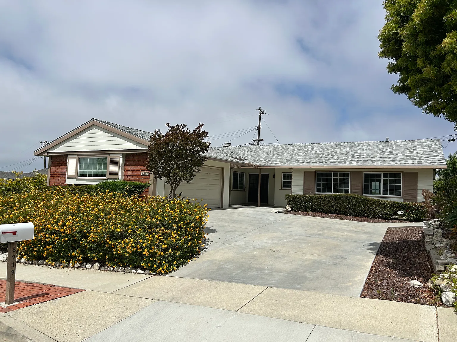 4 bed, 2056 sqft, $6,200 — Photo 2