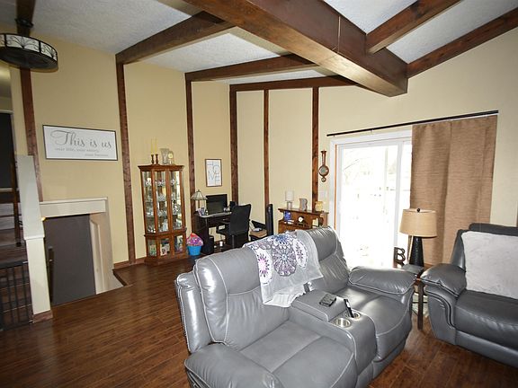 5th image of 4512 Wellington Ave