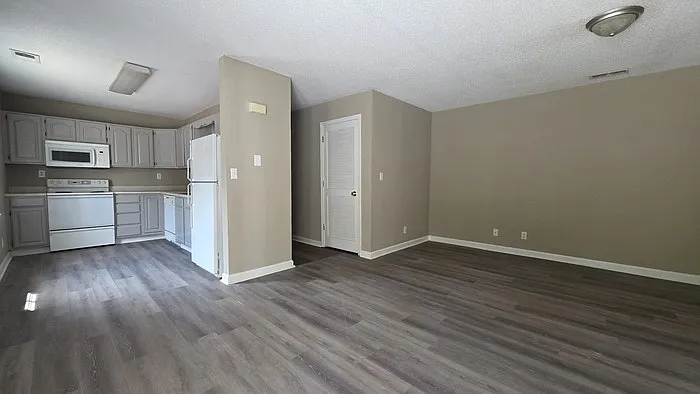 2 bed, 2.0 bath, 1200 sqft, $1,225 — Photo 2