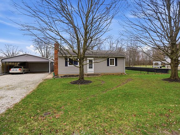 3rd image of 6774 Lewis Dr