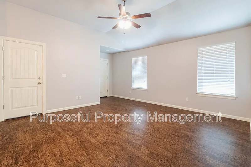 3 bed, 2.0 bath, 1194 sqft, $1,399 — Photo 4