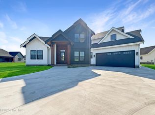 1111 Staysail Cypress Bluff Dr, Elizabeth City, NC 27909
