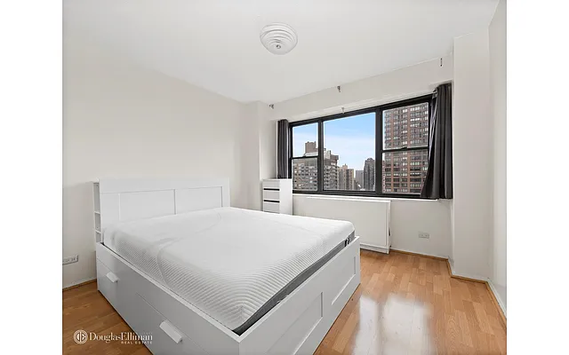 Rented by Douglas Elliman | media 4