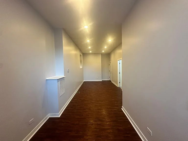 2942 W Montrose Ave #2944-1 — Photo 6