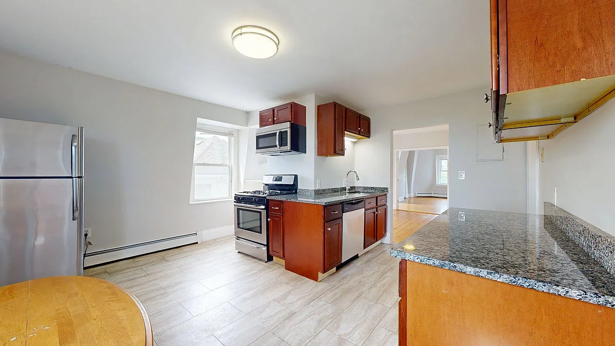Building Photo - 171 Trenton St #3