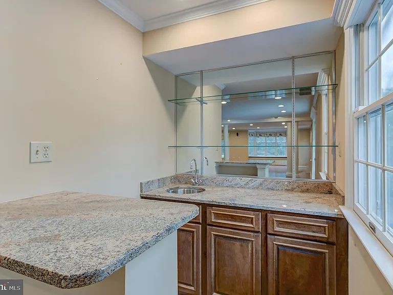 42 Ellsworth Dr — Photo 25