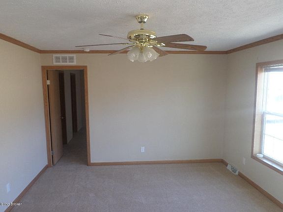 4th image of 638 Burnett Dr