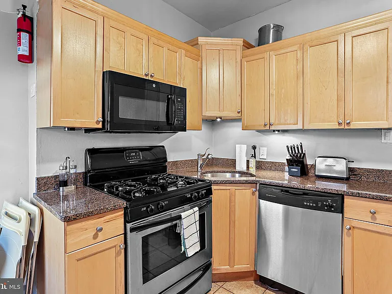 1211 33rd St NW #1 — Photo 15