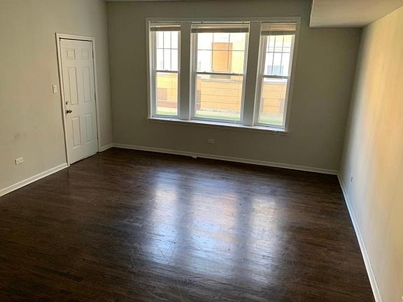 4th image of 4625 S Lake Park Ave