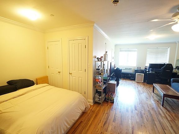 3rd image of 308 21st St #4C