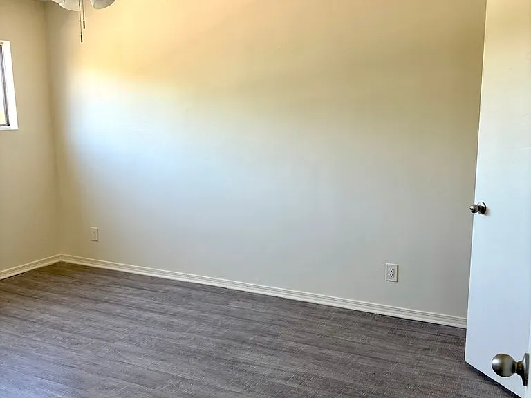 7530 Hampton Ave — Photo 10