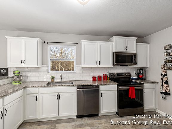 5th image of 10626 Woodbushe Dr SE