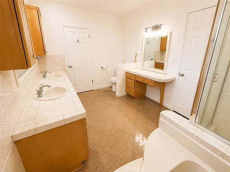 24010 Hatteras St — Photo 13