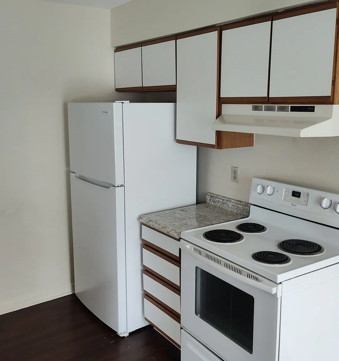 2 bed, 700 sqft, $975 — Photo 1