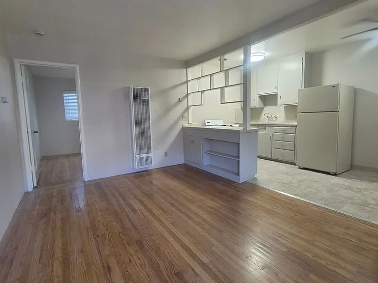 2508 L Street Classic Midtown Living — Photo 11